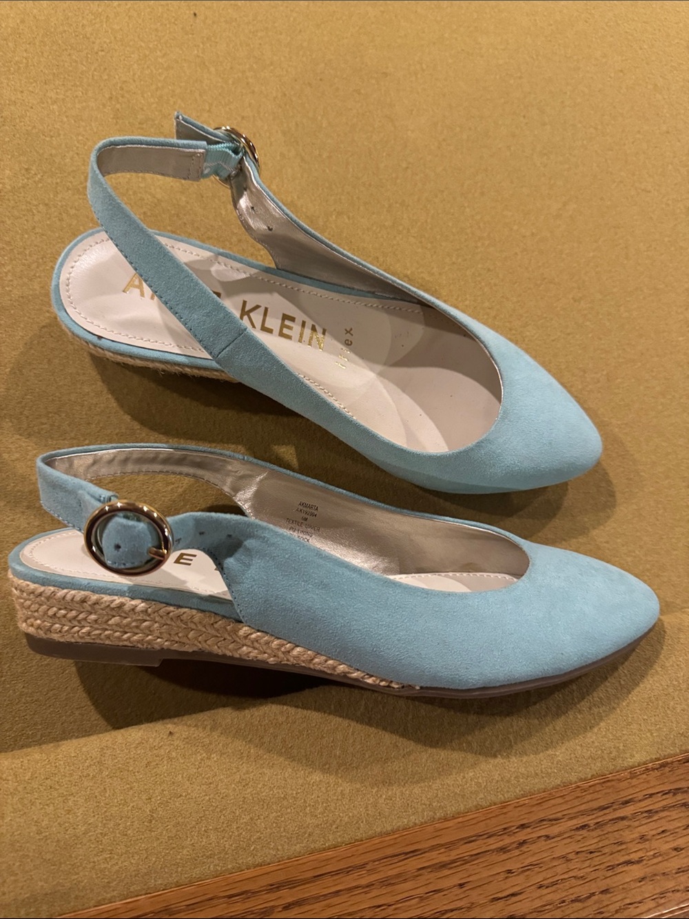 BNWOT Anne Klein iflex Akmarta Light Blue Suede Pointed Slingback Flats size 6